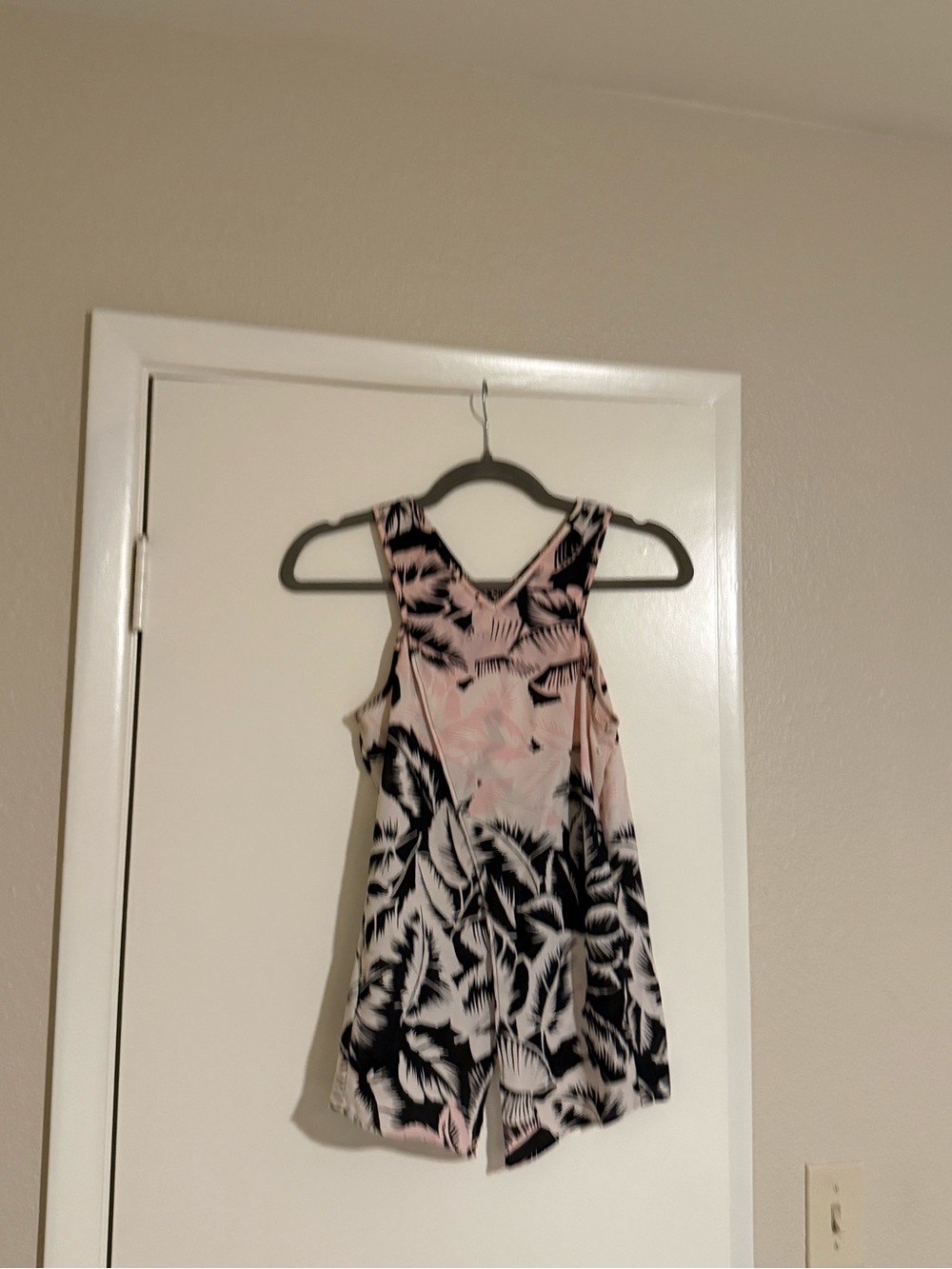 Chic sleeveless V-neck top. Cool cuts. Elegant. - Picture 5 of 9